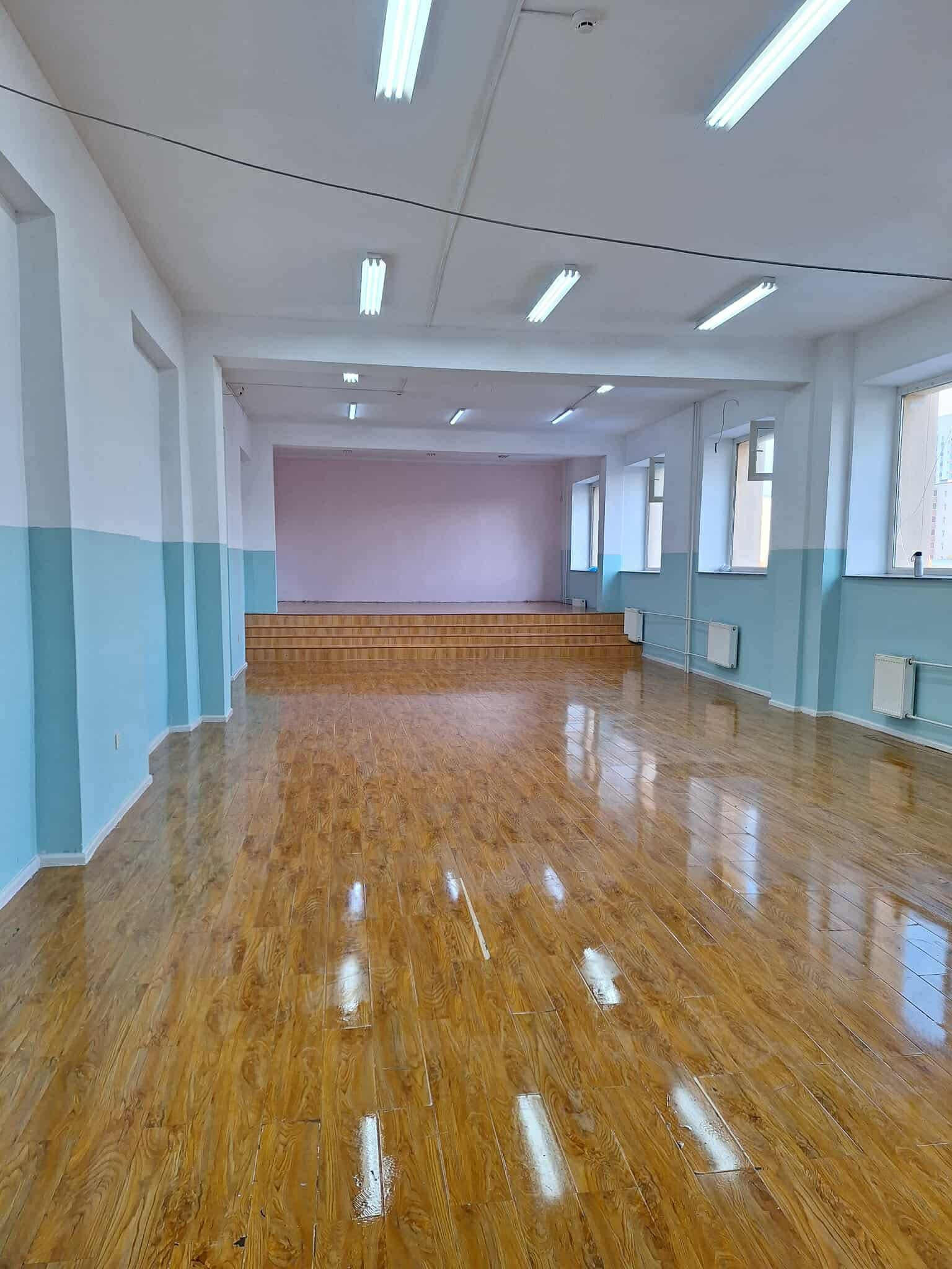 Соёлын танхимын засварын ажил 100% дуусаж, одоо гоёмсог хөшгөө тогтоох л үлдлээ.