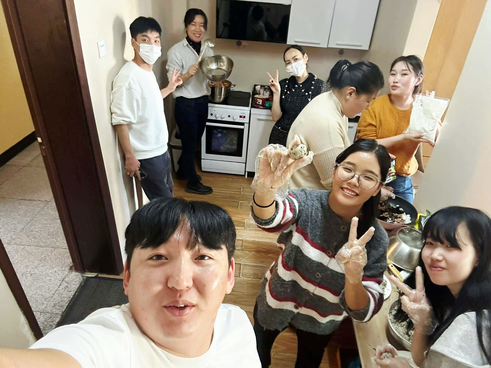 "Залуучуудын төв"-ийн багш, залуус БНСУ-ын ёс заншилтай танилцлаа